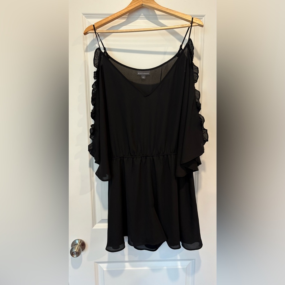 BOLD elements Black Flowy Ruffle Romper - Size L